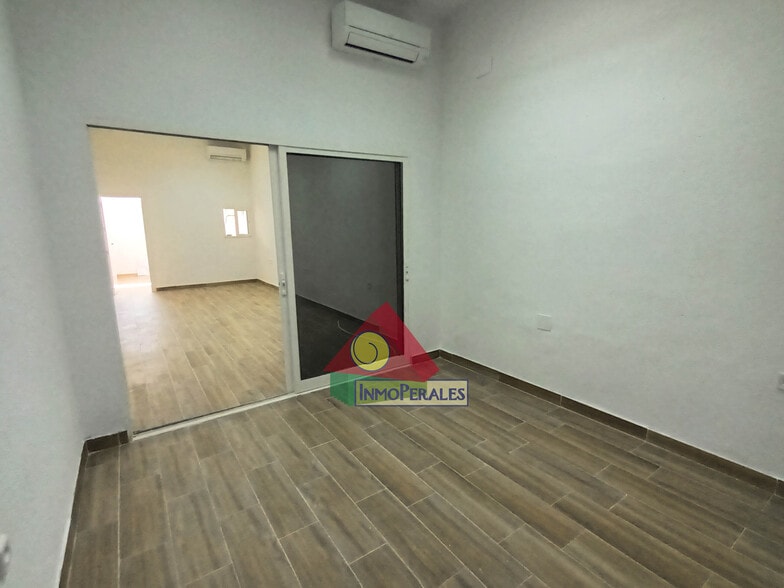 Retail in Fuenlabrada, Madrid for lease - Interior Photo - Image 3 of 9