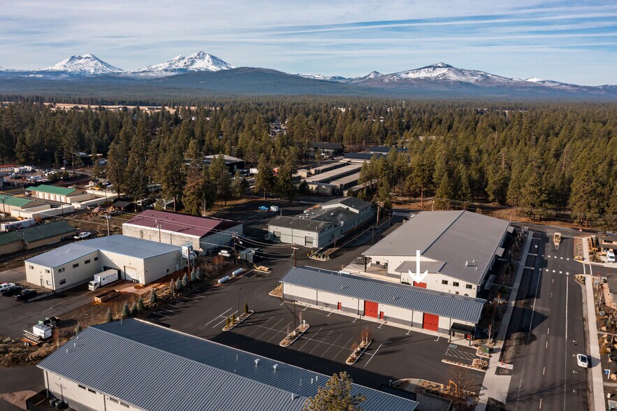 295 W Lundgren Mill Dr, Sisters, OR à louer - Photo du bâtiment - Image 2 de 21