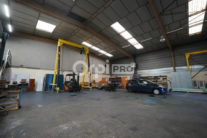 Flex in Vaulx-en-Velin for lease - Interior Photo - Image 3 of 11