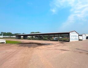 609 13th Ave NE, Little Falls, MN à louer Photo du bâtiment- Image 2 de 3