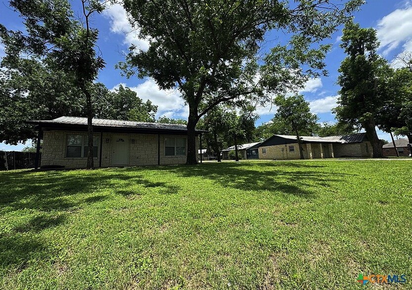 102 Pecan, Moody, TX for sale - Primary Photo - Image 1 of 1