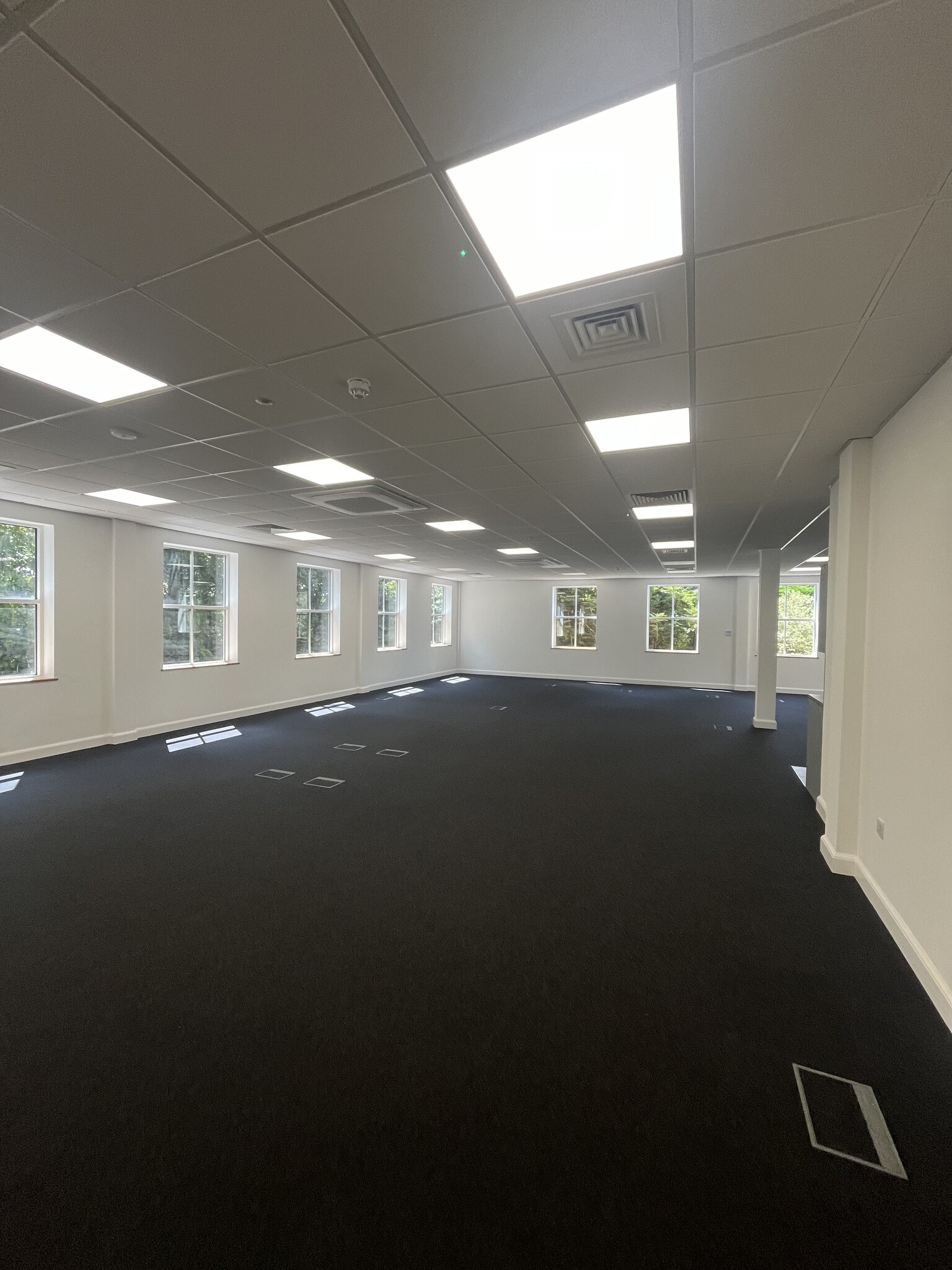 Portsmouth Rd, Send for lease Interior Photo- Image 1 of 2