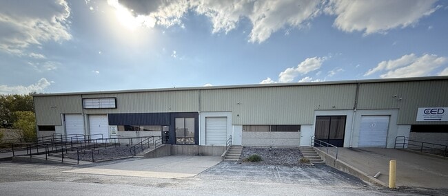 More details for 937 E 53rd St, Davenport, IA - Industrial for Lease