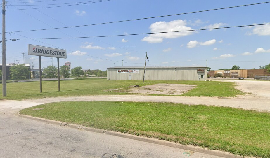 3727 N Broadway Ave, Muncie, IN à vendre - Photo du bâtiment - Image 2 de 5