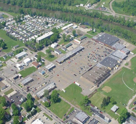 370 Downtowner Plz, Coshocton, OH à louer - Photo du bâtiment - Image 3 de 12