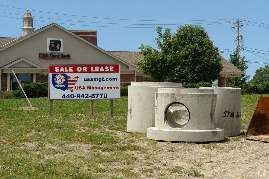 38209 Mentor Ave, Willoughby, OH à louer - Photo du bâtiment - Image 2 de 4