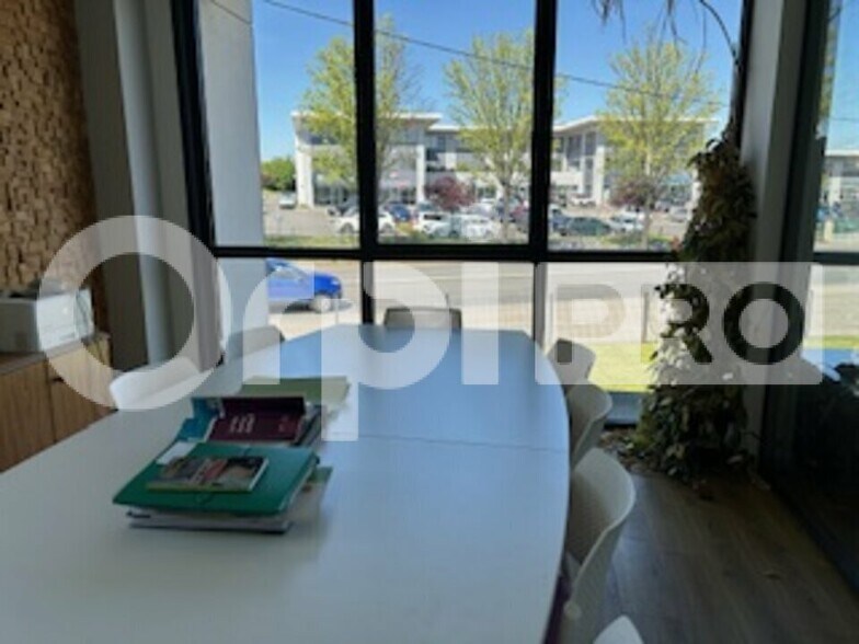 Office in Villefranche-sur-Saône for lease - Interior Photo - Image 2 of 6