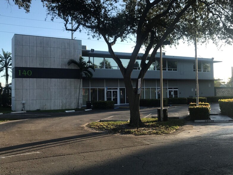 140 S Federal Hwy, Dania, FL à louer - Photo du bâtiment - Image 2 de 13