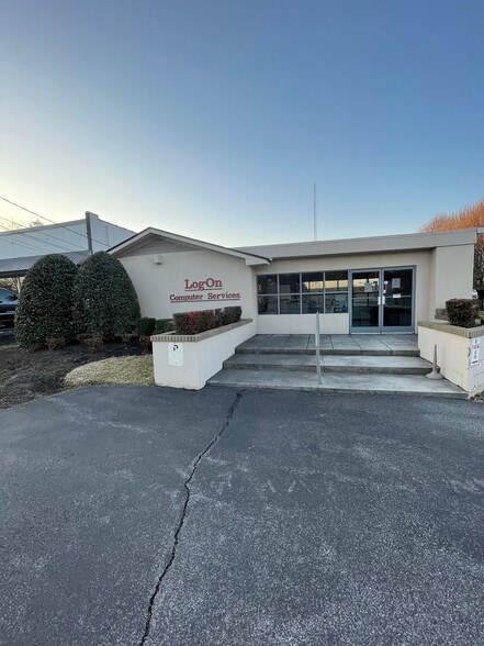 1611 W Andrew Johnson Hwy, Morristown, TN for sale - Building Photo - Image 3 of 14