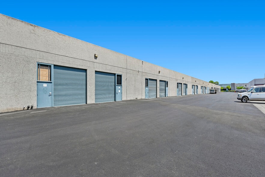 8451 Miralani Dr, San Diego, CA for lease - Interior Photo - Image 3 of 4
