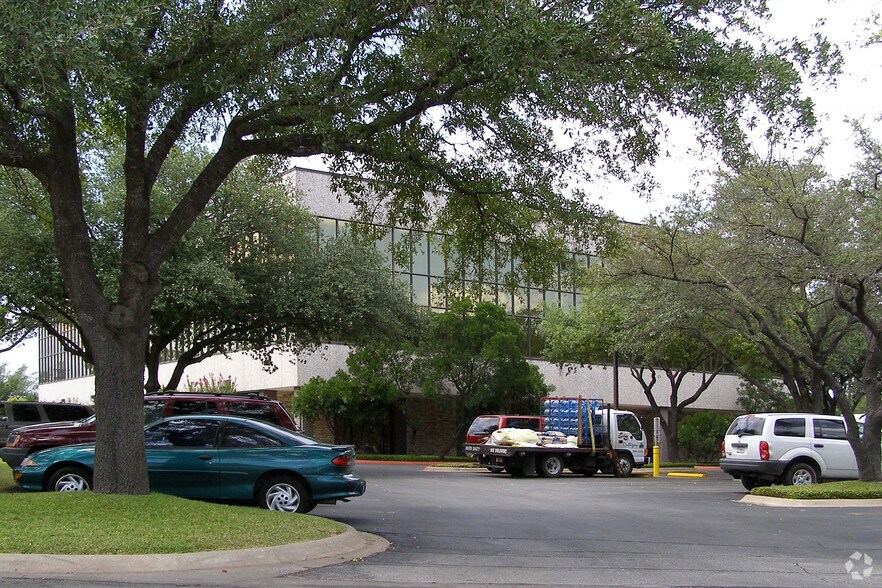 301 Junction Hwy, Kerrville, TX à vendre - Photo du bâtiment - Image 2 de 13