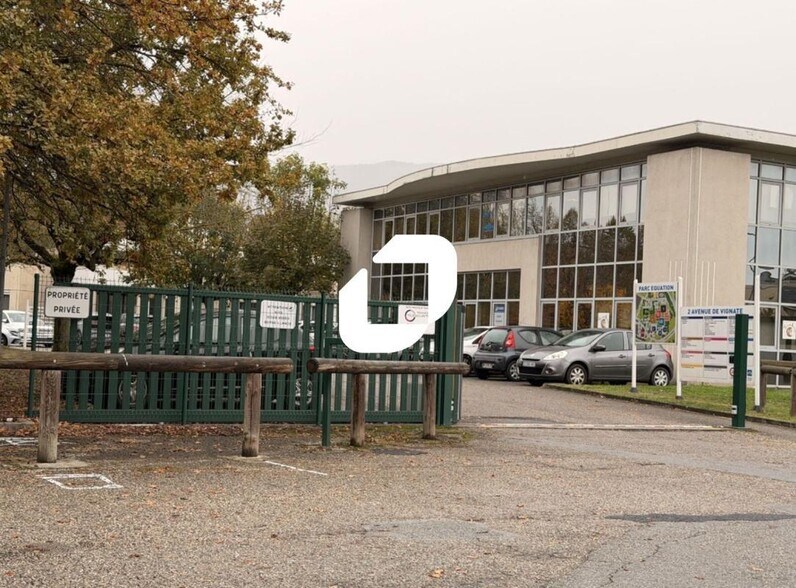 Office in Gieres for lease - Building Photo - Image 2 of 7