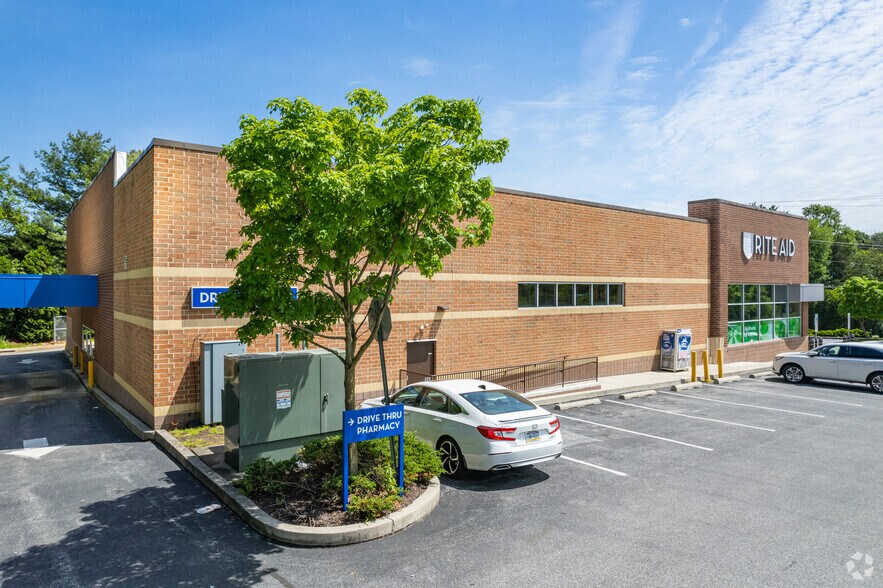 1301-1307 Phoenixville Pike, West Chester, PA à vendre - Photo du bâtiment - Image 2 de 4