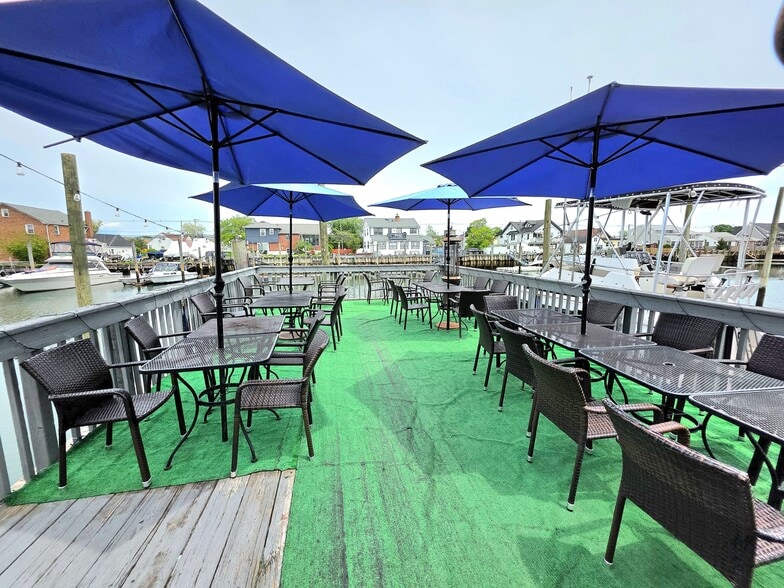 103 Woodcleft Ave, Freeport, NY à vendre - Photo du bâtiment - Image 3 de 14