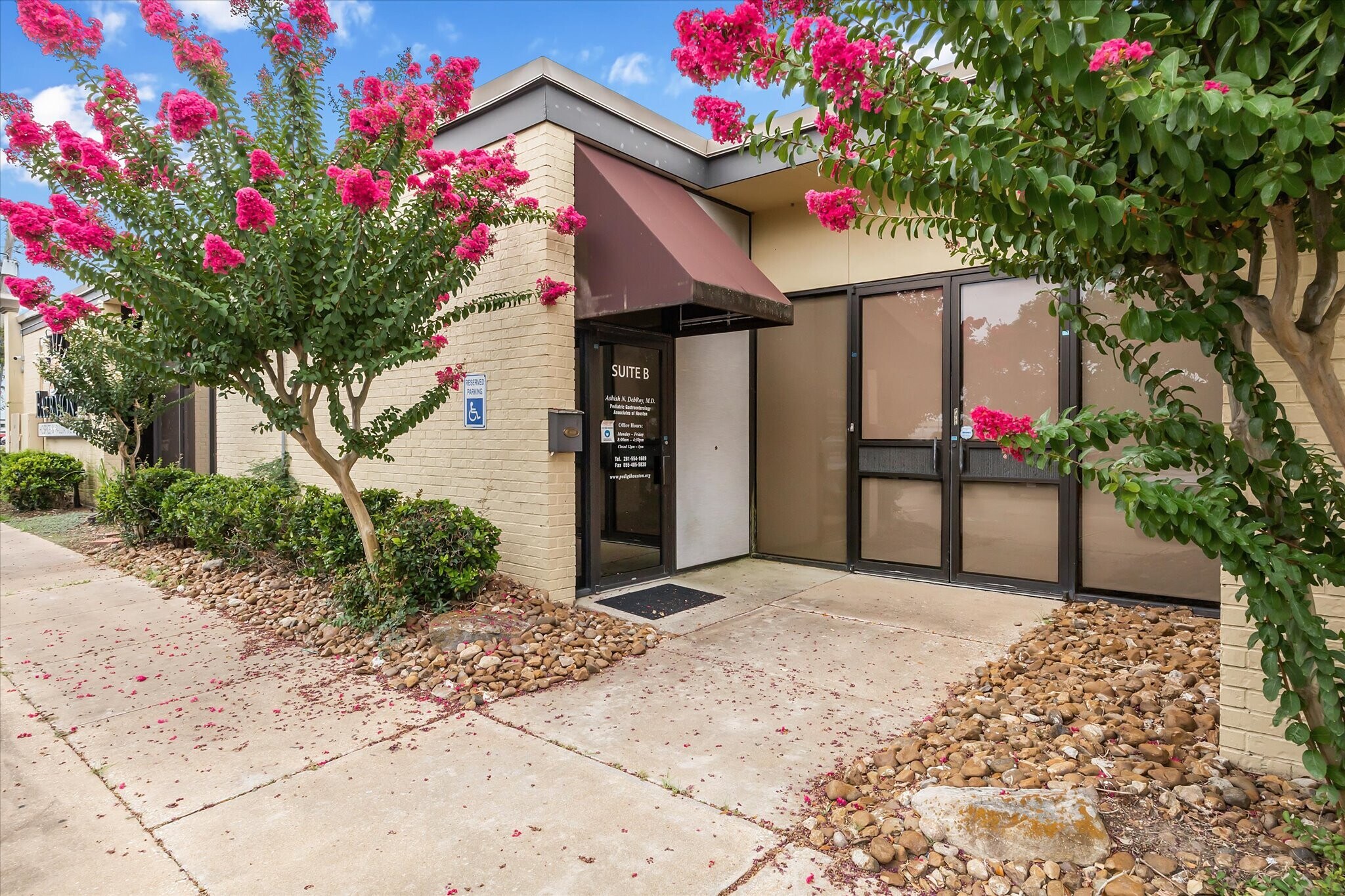 560 Blossom St, Webster, TX à louer Photo du bâtiment- Image 1 de 12