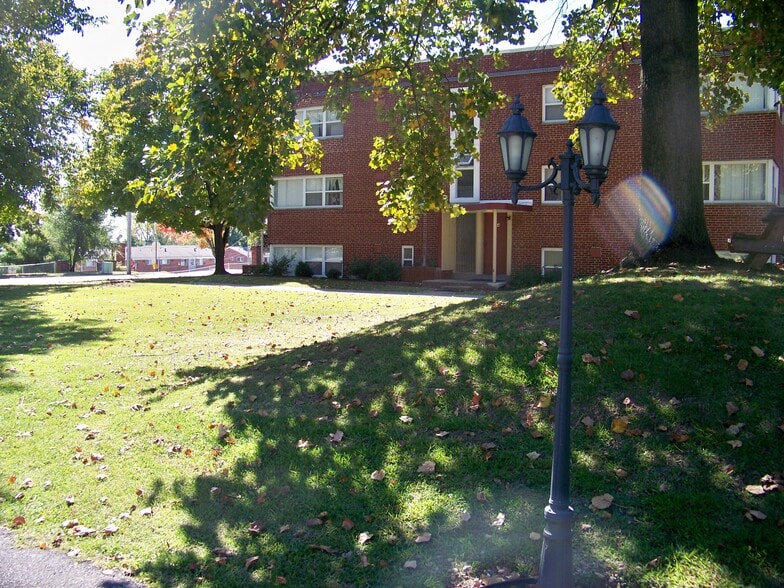 744 Washington Ave, Alton, IL for sale - Building Photo - Image 2 of 20