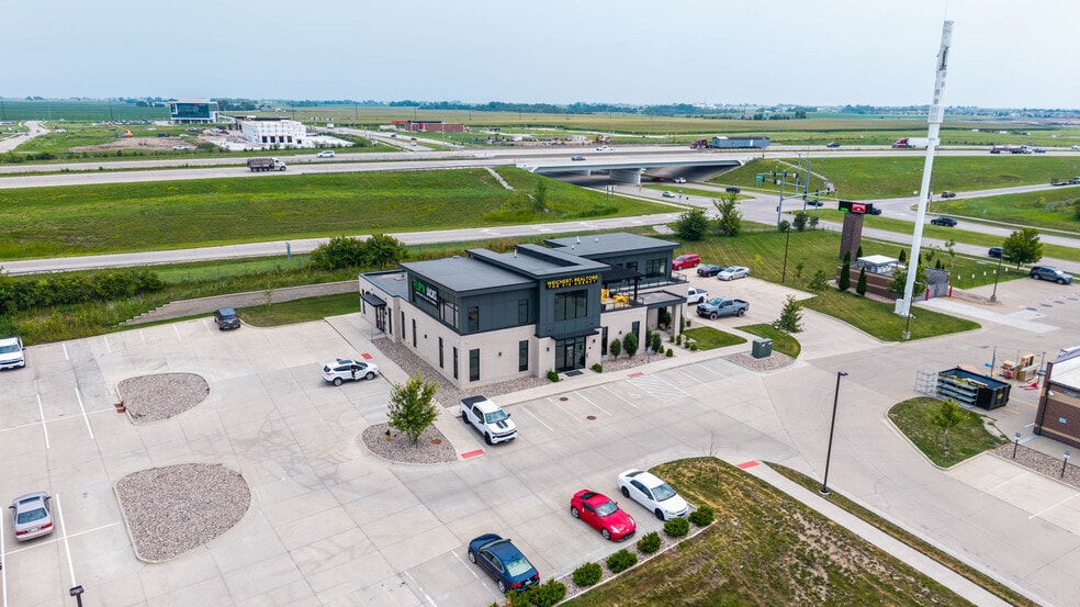 3607 NE Otterview Cir, Ankeny, IA à louer - Photo du bâtiment - Image 3 de 9