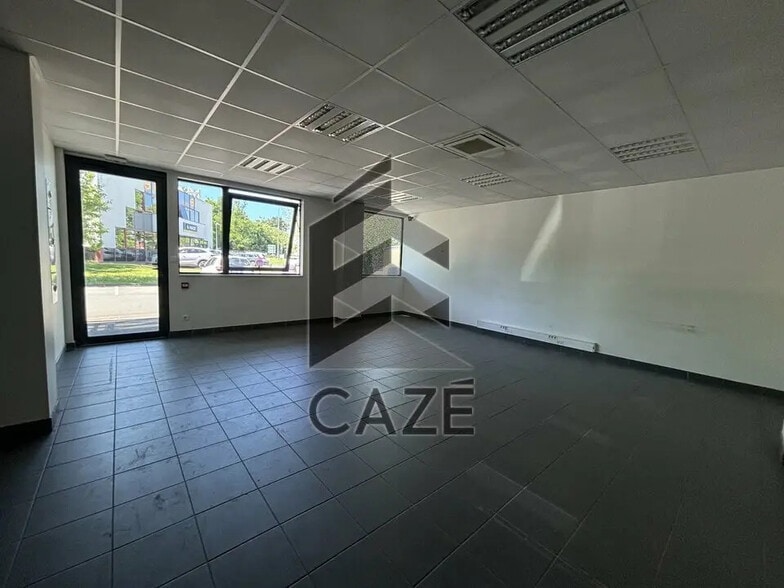 Bureau dans Lormont à louer - Photo intérieure - Image 2 de 2