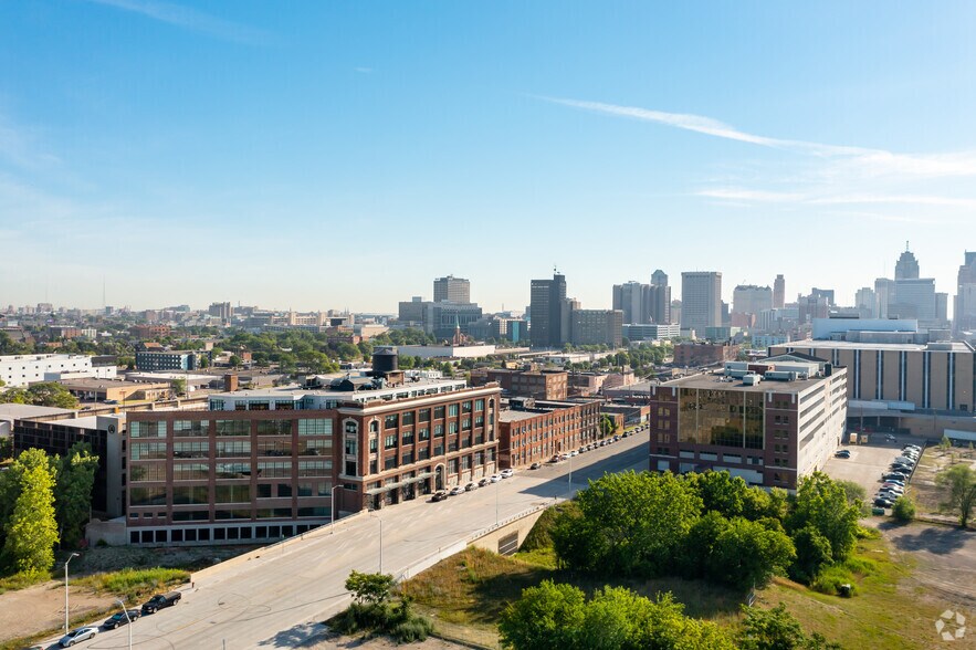 1700 W Fort St, Detroit, MI à louer - Aérien - Image 2 de 39