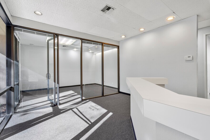 23117 Plaza Pointe Dr, Laguna Hills, CA à vendre - Photo intérieure - Image 3 de 20