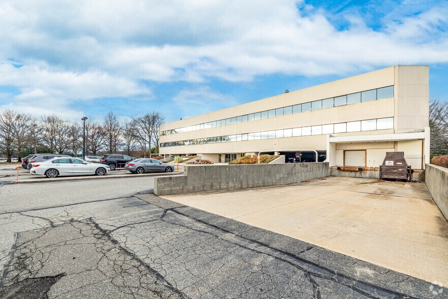 10 Melville Park Rd, Melville, NY à vendre - Photo du bâtiment - Image 3 de 4