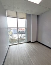 31-19 Newtown Ave, Astoria, NY for lease Interior Photo- Image 2 of 4
