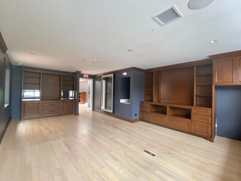 33 E 1st St, Hinsdale, IL for sale - Building Photo - Image 3 of 16