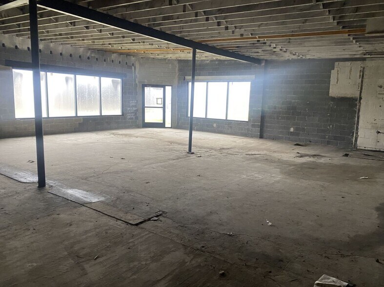 1701 Turner St, Lansing, MI à vendre - Photo du bâtiment - Image 2 de 4