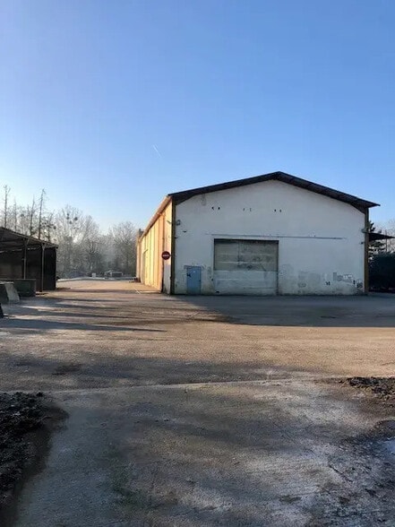Industrial in La Queue-les-Yvelines for lease - Building Photo - Image 3 of 3