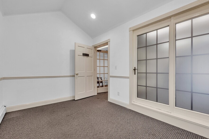 570 Yonkers Ave, Yonkers, NY à louer - Photo du bâtiment - Image 2 de 6