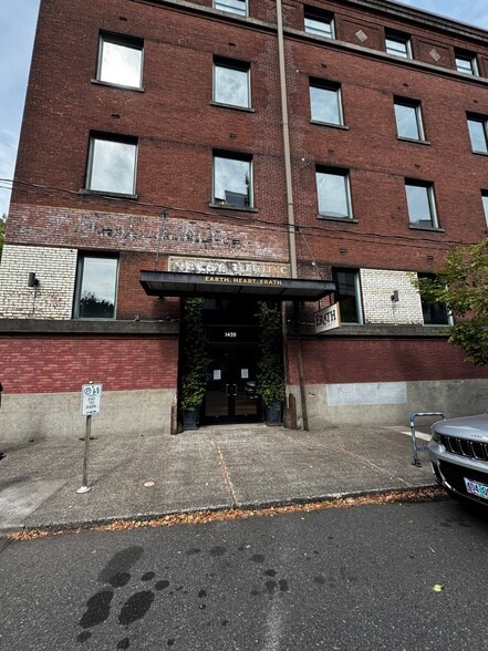 1439 NW Marshall St, Portland, OR for lease - Building Photo - Image 2 of 6