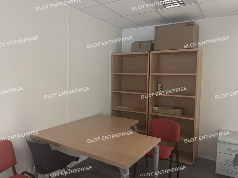 Office in Quimper for lease - Interior Photo - Image 3 of 8