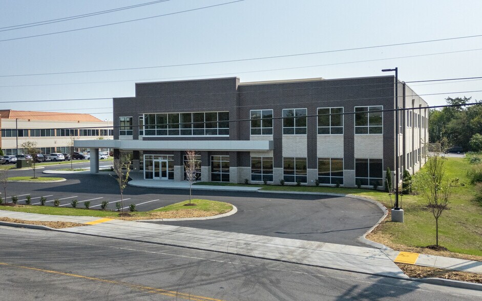 521 Stonecrest Pky, Smyrna, TN à louer - Photo du bâtiment - Image 2 de 12