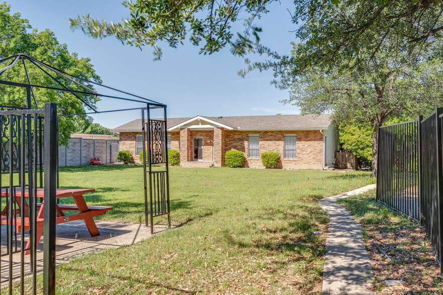 716 E Main St, Allen, TX à louer - Photo du bâtiment - Image 2 de 14