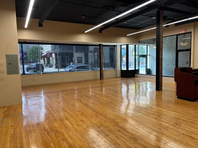 1095 Main St, Springfield, MA à louer - Photo du bâtiment - Image 3 de 14