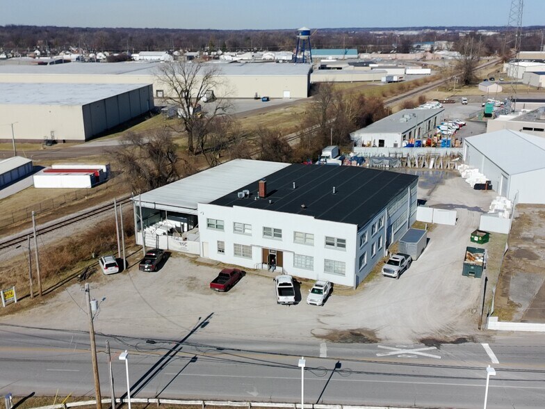 INDUSTRIAL CAMPUS portefeuille de 2 propriétés à vendre sur LoopNet.ca - Photo du bâtiment - Image 1 de 33