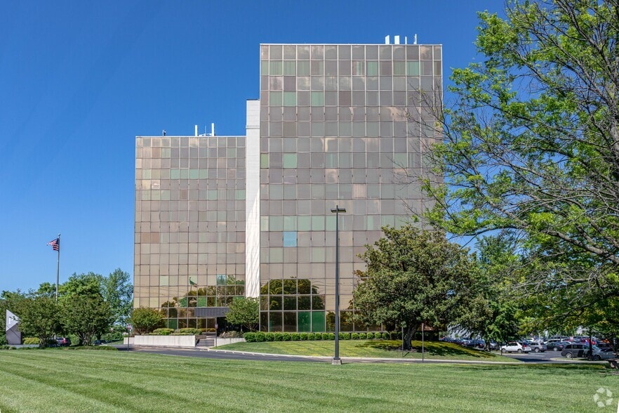 2 International Plaza Dr, Nashville, TN for lease - Primary Photo - Image 1 of 5