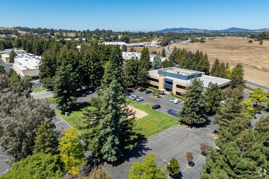 1318 Redwood Way, Petaluma, CA à louer - Aérien - Image 3 de 3