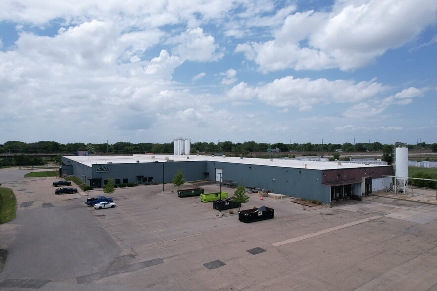 1328 Earl St, Menasha, WI for sale - Building Photo - Image 2 of 2