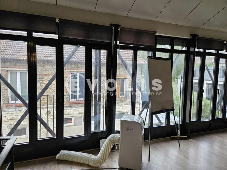 Office in Arcueil for lease - Interior Photo - Image 3 of 15