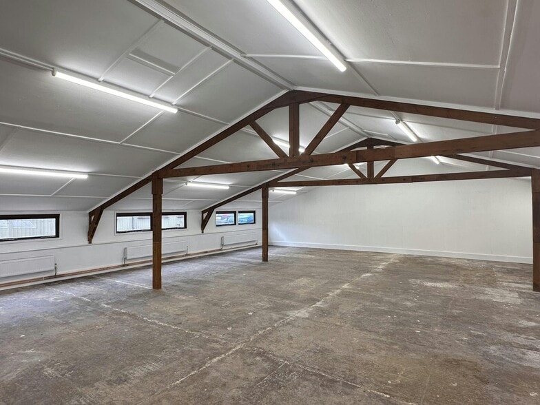 Valley Industries, 3-4 Cuckoo Lane, Tonbridge for lease - Interior Photo - Image 3 of 5