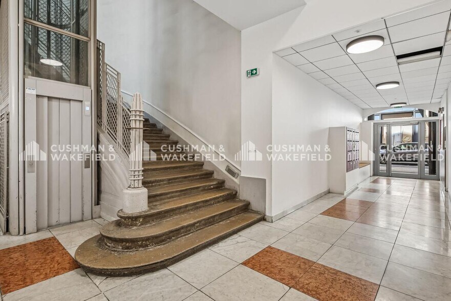 1 Rue Des Quatre Chapeaux, Lyon for lease - Interior Photo - Image 2 of 14