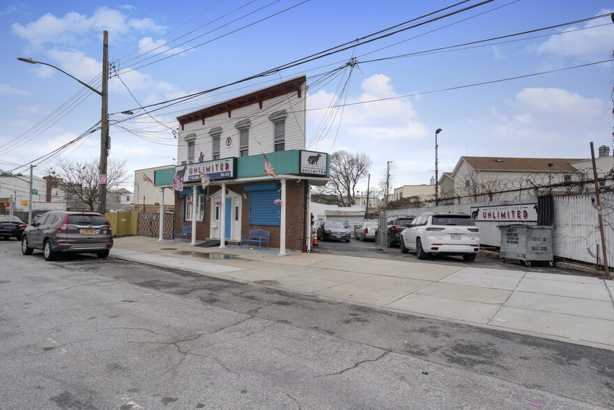 8409 Rockaway Blvd, Ozone Park, NY à vendre - Photo du bâtiment - Image 2 de 21