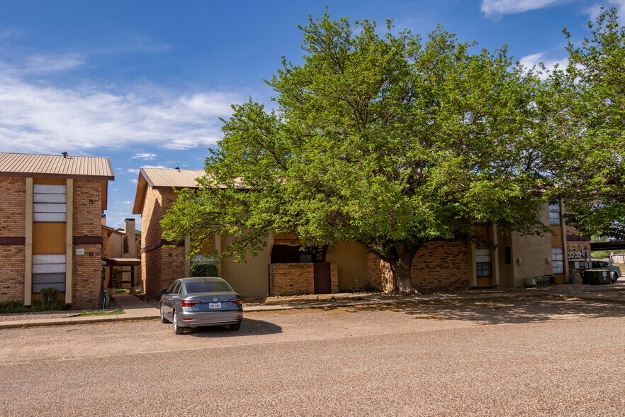 1102 Sherman Ave, Levelland, TX à vendre - Photo du bâtiment - Image 2 de 36