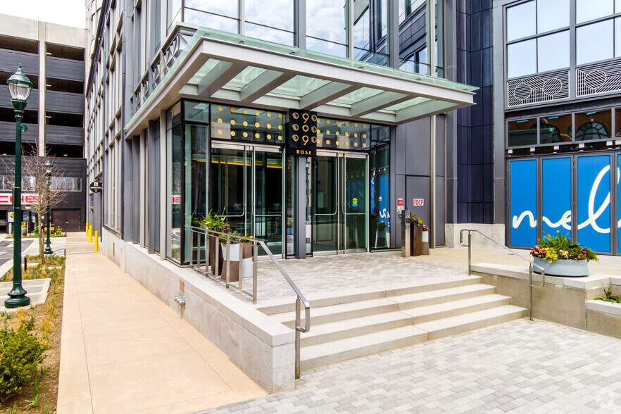909 Rose Ave, North Bethesda, MD à louer - Photo du bâtiment - Image 1 de 12