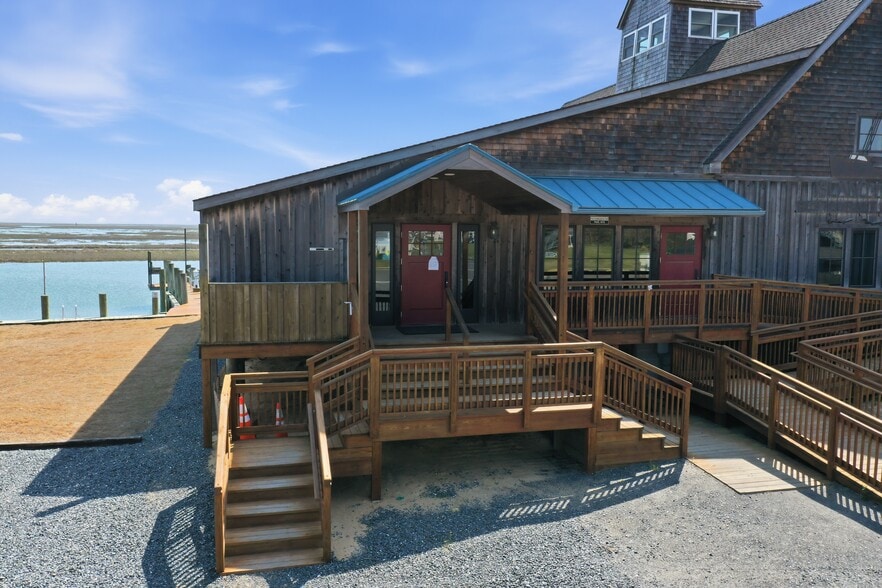 17 Atlantic Ave, Wachapreague, VA à vendre - Photo du bâtiment - Image 3 de 26