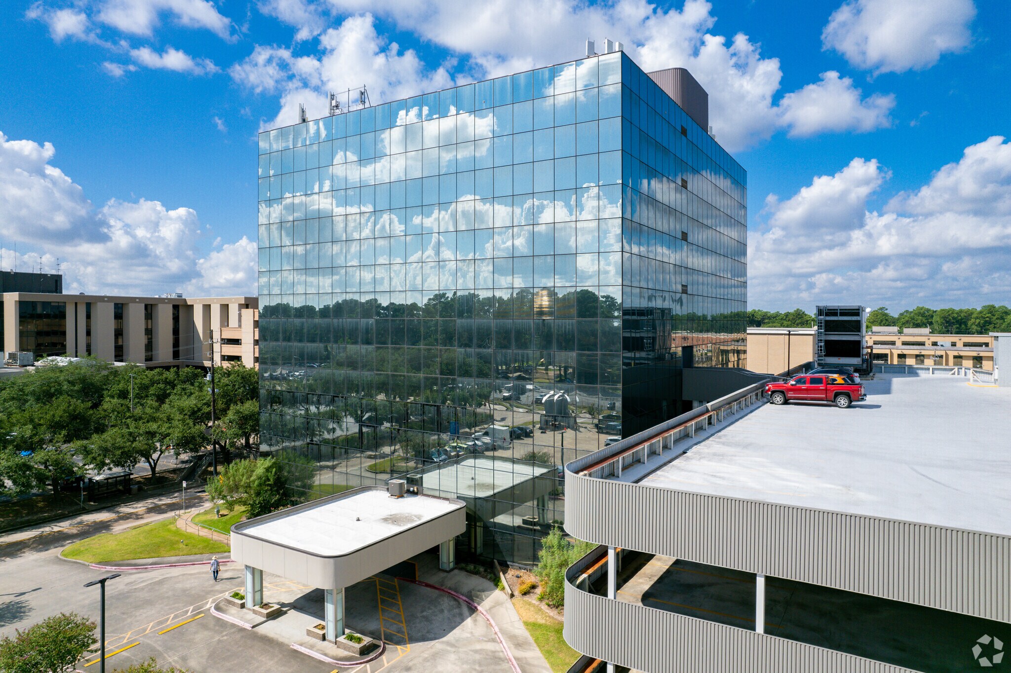 Northwest Medical Plaza I & III portefeuille de 2 propriétés à vendre sur LoopNet.ca Photo principale- Image 1 de 3
