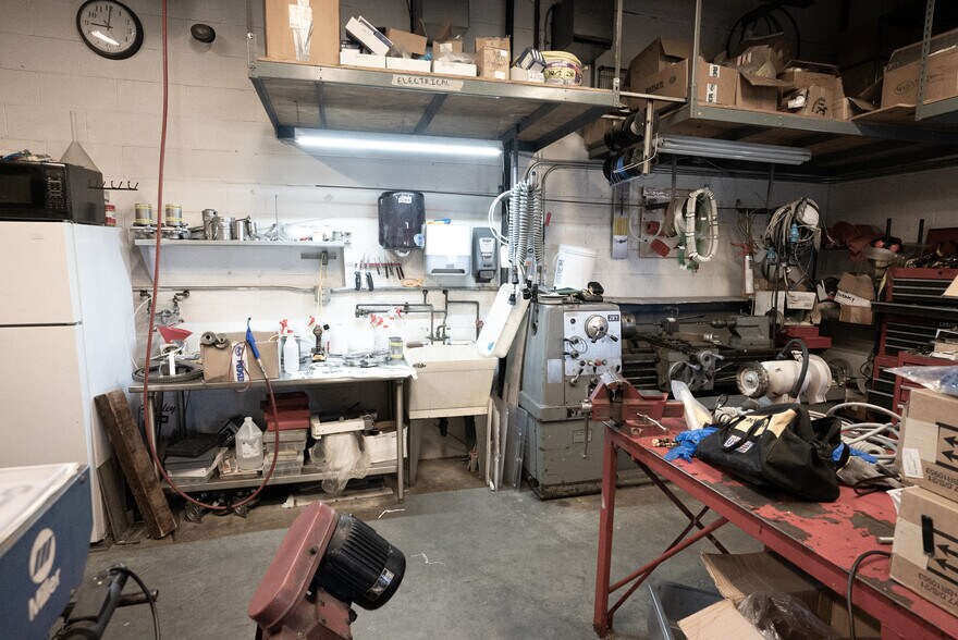 1135 Industrial Park Rd, Vandergrift, PA à louer - Photo du bâtiment - Image 3 de 23