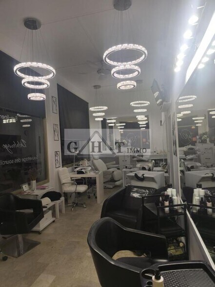 Retail in Le Cannet for sale - Interior Photo - Image 2 of 5