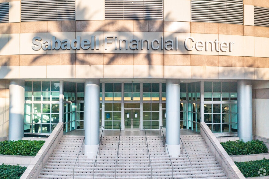 1111 Brickell Ave, Miami, FL for lease - Building Photo - Image 3 of 12